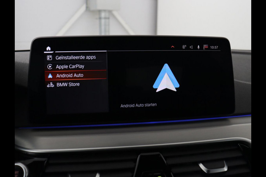 BMW 5 Serie 530d M Sport | Schuifdak | Head-Up | Nappaleder | Trekhaak | Adaptive cruise | Laserlicht | Camera | Stoelverwarming | Navigatie | 20'' | Sfeerverlichting | Park Assist | Origineel NL