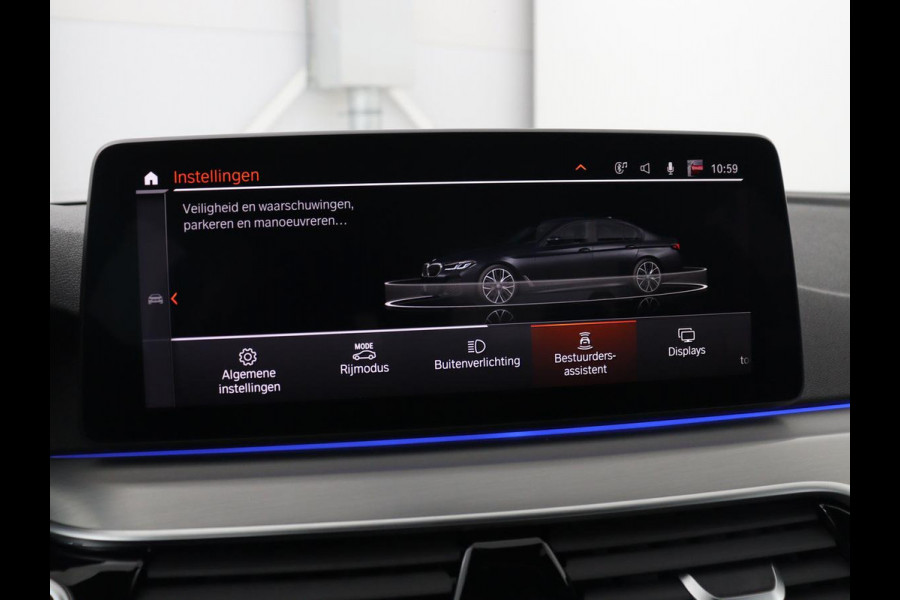 BMW 5 Serie 530d M Sport | Schuifdak | Head-Up | Nappaleder | Trekhaak | Adaptive cruise | Laserlicht | Camera | Stoelverwarming | Navigatie | 20'' | Sfeerverlichting | Park Assist | Origineel NL