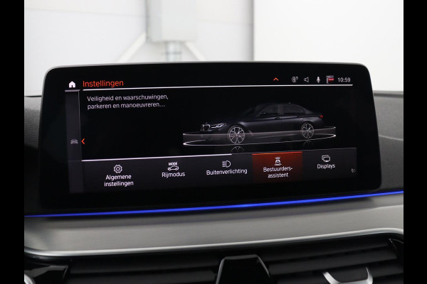 BMW 5 Serie 530d M Sport | Schuifdak | Head-Up | Nappaleder | Trekhaak | Adaptive cruise | Laserlicht | Camera | Stoelverwarming | Navigatie | 20'' | Sfeerverlichting | Park Assist | Origineel NL