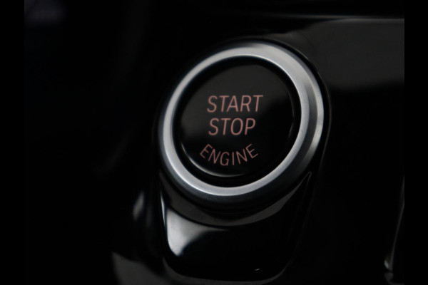 BMW 5 Serie 530d M Sport | Schuifdak | Head-Up | Nappaleder | Trekhaak | Adaptive cruise | Laserlicht | Camera | Stoelverwarming | Navigatie | 20'' | Sfeerverlichting | Park Assist | Origineel NL