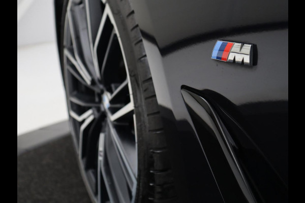 BMW 5 Serie 530d M Sport | Schuifdak | Head-Up | Nappaleder | Trekhaak | Adaptive cruise | Laserlicht | Camera | Stoelverwarming | Navigatie | 20'' | Sfeerverlichting | Park Assist | Origineel NL