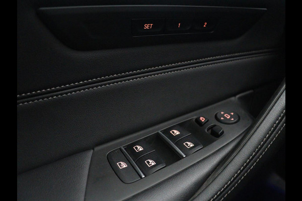 BMW 5 Serie 530d M Sport | Schuifdak | Head-Up | Nappaleder | Trekhaak | Adaptive cruise | Laserlicht | Camera | Stoelverwarming | Navigatie | 20'' | Sfeerverlichting | Park Assist | Origineel NL