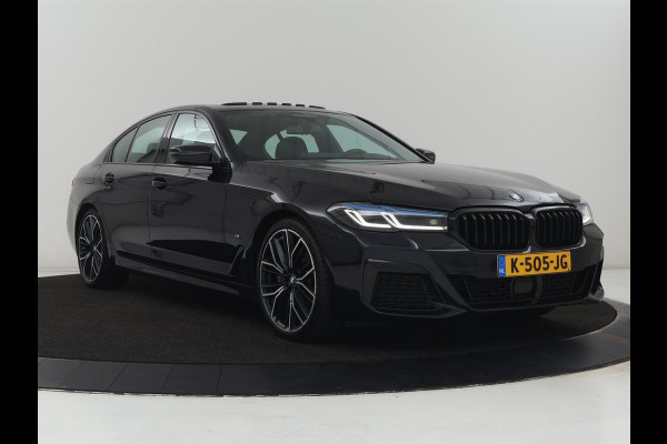 BMW 5 Serie 530d M Sport | Schuifdak | Head-Up | Nappaleder | Trekhaak | Adaptive cruise | Laserlicht | Camera | Stoelverwarming | Navigatie | 20'' | Sfeerverlichting | Park Assist | Origineel NL