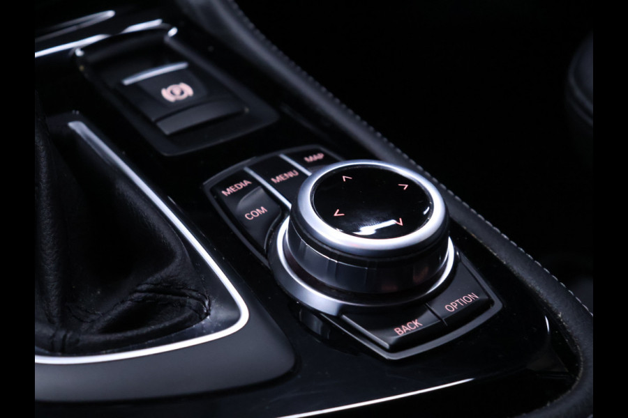 BMW 2 Serie Gran Tourer 218i 7p. Corporate Lease Executive [TREKHAAK, CRUISE CONTROL, BLUETOOTH TELEFOON, ACHTERUITRIJCAMERA, PDC V+A, STOELVERWARMING, 7-ZITTER, NIEUWTSAAT]