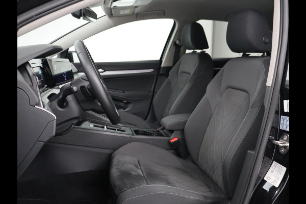 Volkswagen Golf 1.0 eTSI Life | Camera | Massage | Carplay | Adaptive cruise | Memory | Navigatie | Sfeerverlichting | Side Assist | File Assistent | Climate control | Park Assist | Getint glas