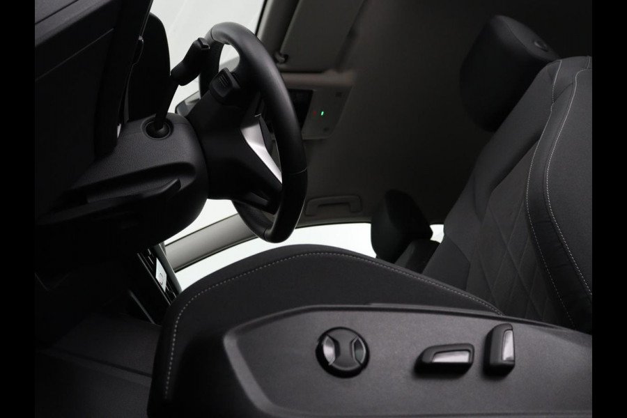 Volkswagen Golf 1.0 eTSI Life | Camera | Massage | Carplay | Adaptive cruise | Memory | Navigatie | Sfeerverlichting | Side Assist | File Assistent | Climate control | Park Assist | Getint glas