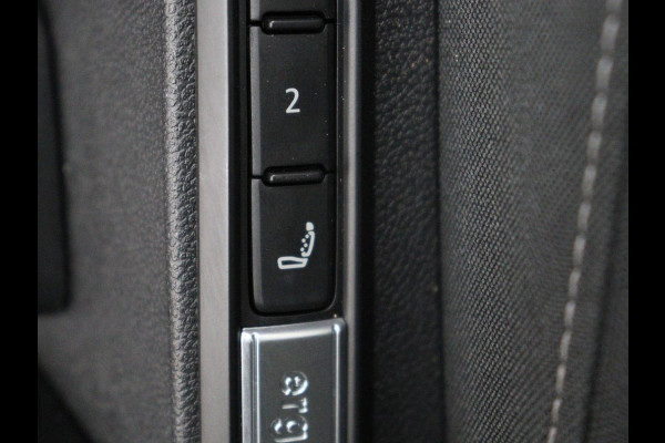 Volkswagen Golf 1.0 eTSI Life | Camera | Massage | Carplay | Adaptive cruise | Memory | Navigatie | Sfeerverlichting | Side Assist | File Assistent | Climate control | Park Assist | Getint glas