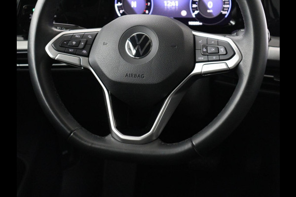 Volkswagen Golf 1.0 eTSI Life | Camera | Massage | Carplay | Adaptive cruise | Memory | Navigatie | Sfeerverlichting | Side Assist | File Assistent | Climate control | Park Assist | Getint glas