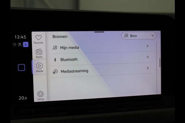 Volkswagen Golf 1.0 eTSI Life | Camera | Massage | Carplay | Adaptive cruise | Memory | Navigatie | Sfeerverlichting | Side Assist | File Assistent | Climate control | Park Assist | Getint glas