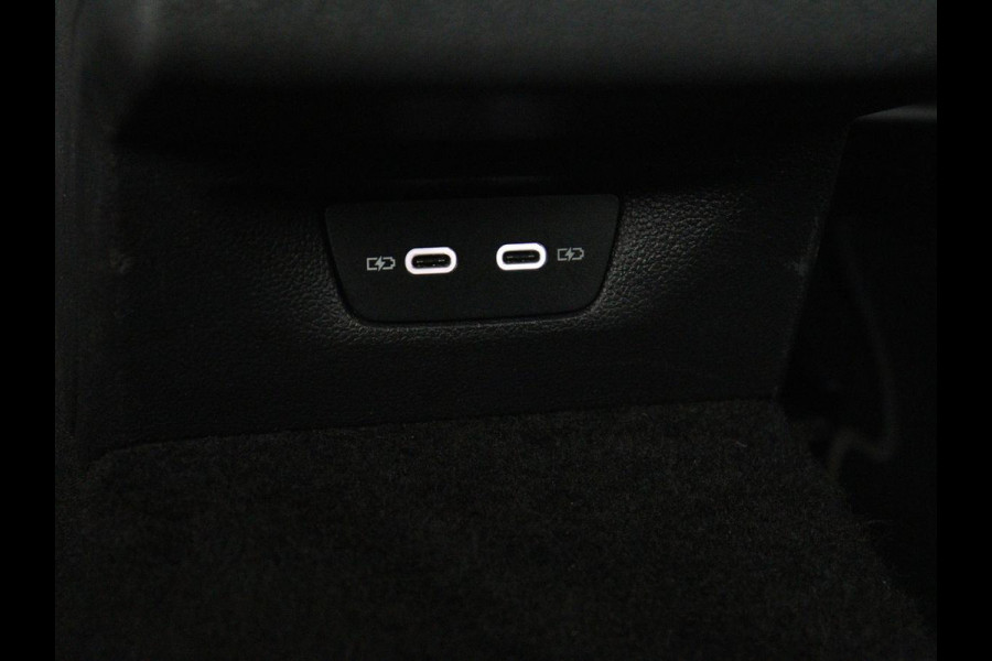 Volkswagen Golf 1.0 eTSI Life | Camera | Massage | Carplay | Adaptive cruise | Memory | Navigatie | Sfeerverlichting | Side Assist | File Assistent | Climate control | Park Assist | Getint glas