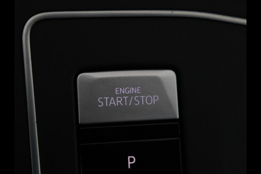 Volkswagen Golf 1.0 eTSI Life | Camera | Massage | Carplay | Adaptive cruise | Memory | Navigatie | Sfeerverlichting | Side Assist | File Assistent | Climate control | Park Assist | Getint glas