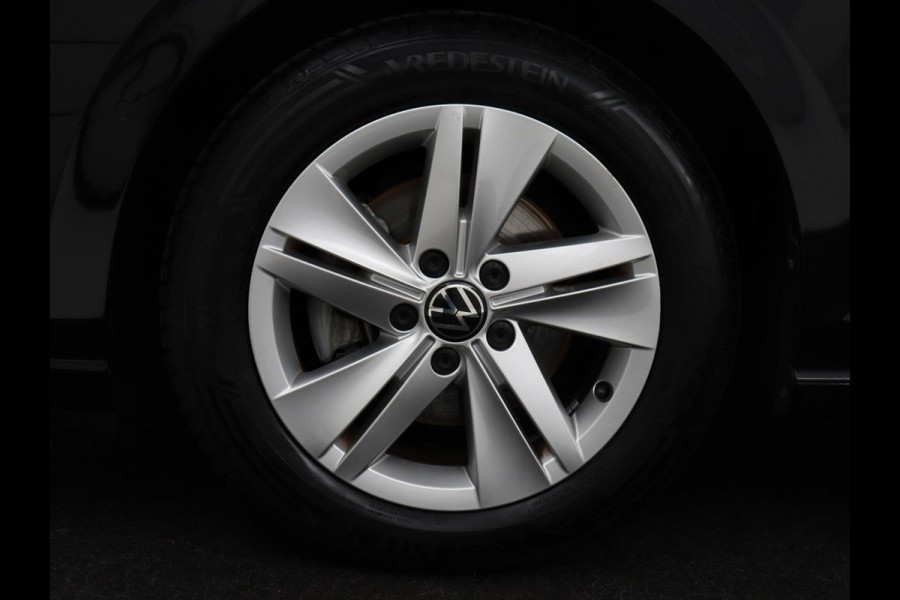 Volkswagen Golf 1.0 eTSI Life | Camera | Massage | Carplay | Adaptive cruise | Memory | Navigatie | Sfeerverlichting | Side Assist | File Assistent | Climate control | Park Assist | Getint glas