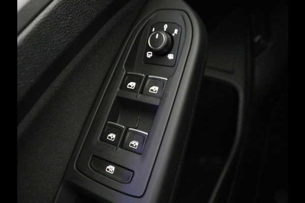 Volkswagen Golf 1.0 eTSI Life | Camera | Massage | Carplay | Adaptive cruise | Memory | Navigatie | Sfeerverlichting | Side Assist | File Assistent | Climate control | Park Assist | Getint glas