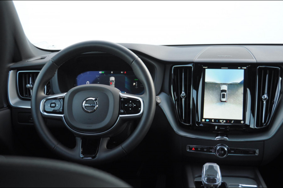 Volvo XC60 T6 350PK Automaat AWD Plus Black Edition / Trekhaak / Panoramadak / BLIS / Adaptieve cruise control / Keyless entry / Stoel - en stuurwielverwarming / elektrische stoelen met geheugen / Parkeersensoren met 360 camera / Elektrische achterklep