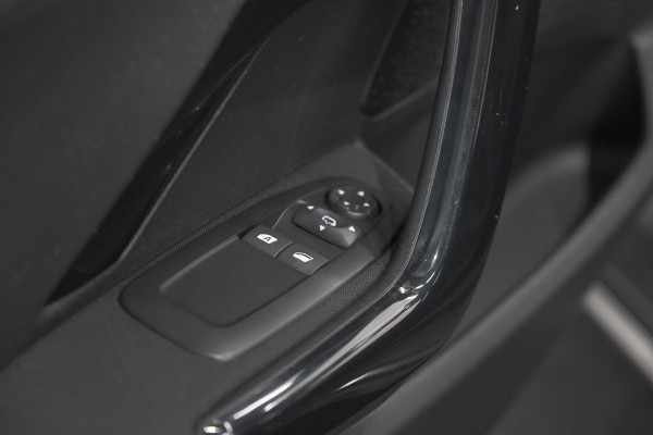 Peugeot 208 PureTech 82 Signature | Apple Carplay | Parkeersensoren | Navigatie | Airco