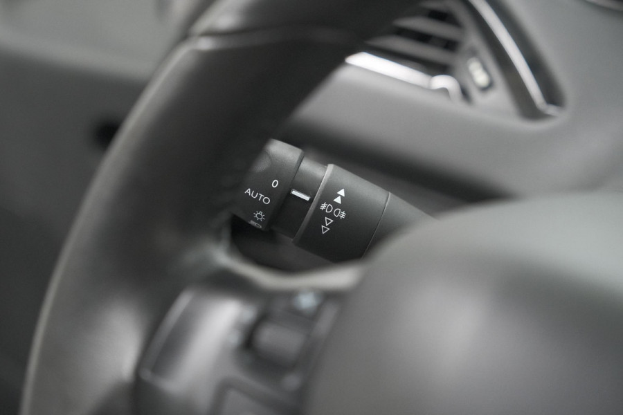 Peugeot 208 PureTech 82 Signature | Apple Carplay | Parkeersensoren | Navigatie | Airco