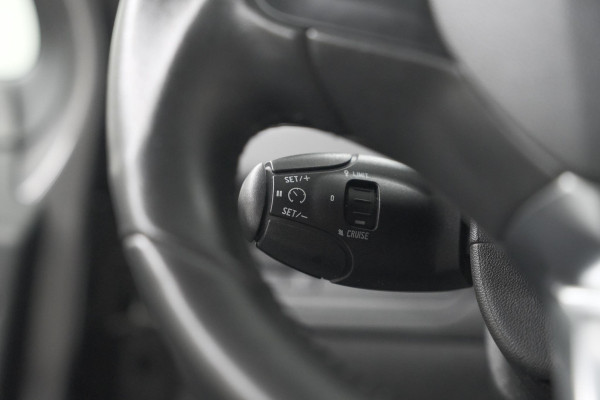 Peugeot 208 PureTech 82 Signature | Apple Carplay | Parkeersensoren | Navigatie | Airco