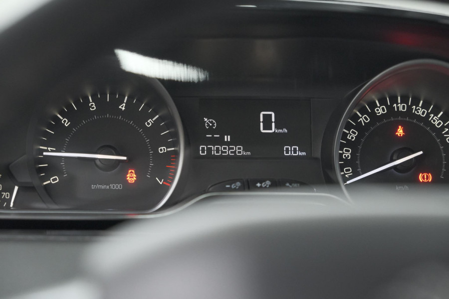 Peugeot 208 PureTech 82 Signature | Apple Carplay | Parkeersensoren | Navigatie | Airco