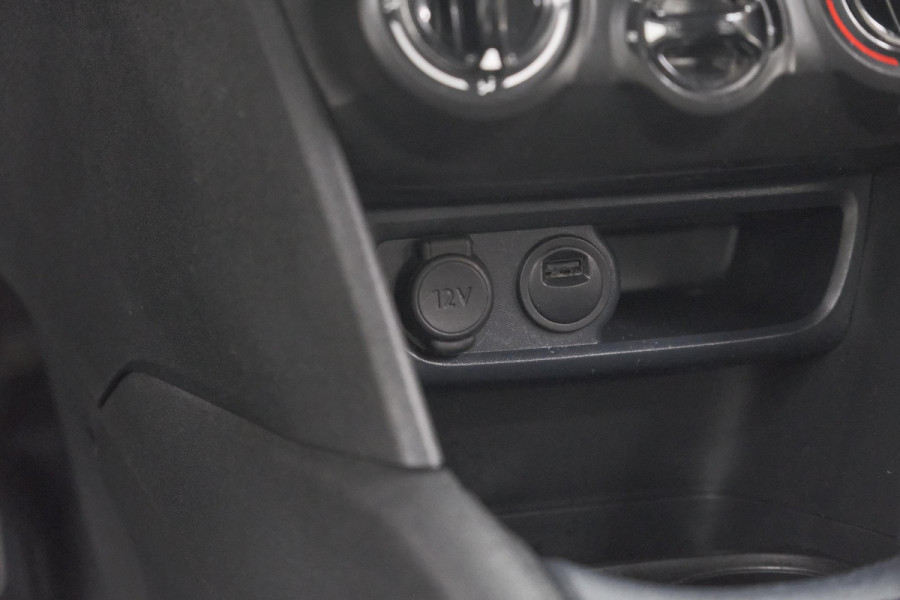 Peugeot 208 PureTech 82 Signature | Apple Carplay | Parkeersensoren | Navigatie | Airco