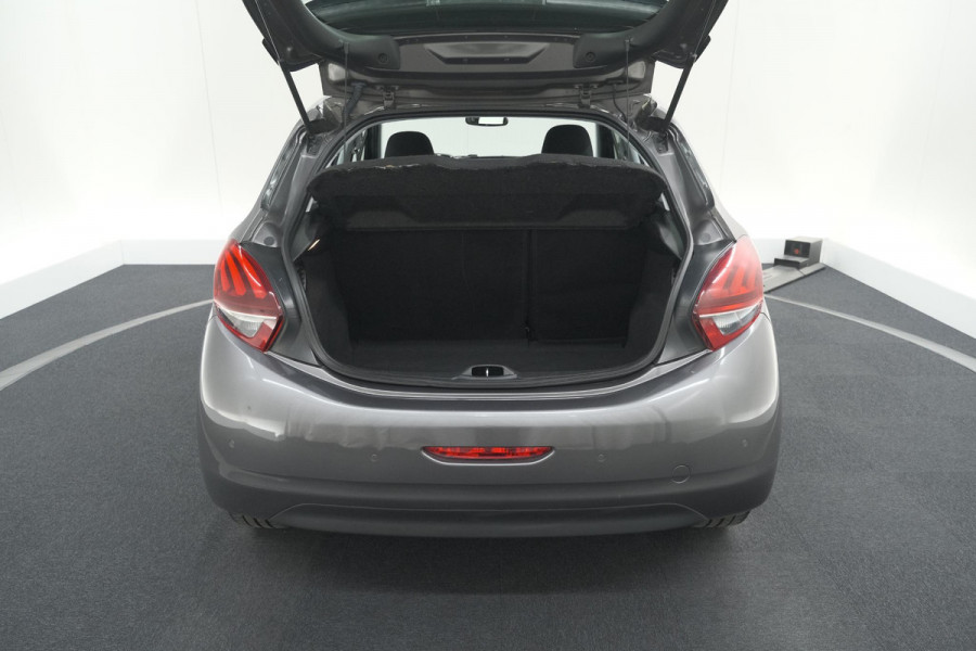 Peugeot 208 PureTech 82 Signature | Apple Carplay | Parkeersensoren | Navigatie | Airco