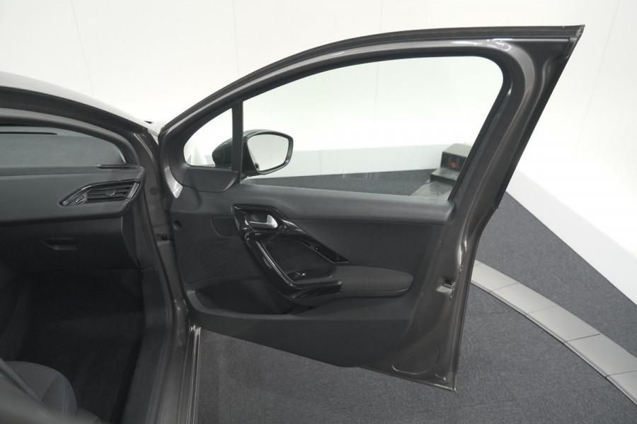 Peugeot 208 PureTech 82 Signature | Apple Carplay | Parkeersensoren | Navigatie | Airco