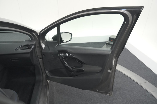 Peugeot 208 PureTech 82 Signature | Apple Carplay | Parkeersensoren | Navigatie | Airco