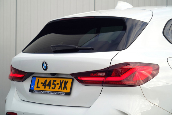 BMW 1-serie 118i Business Edition / M-Sport / 85dkm NAP / Leder / Camera / Stoel- & Stuurverw. / Navi