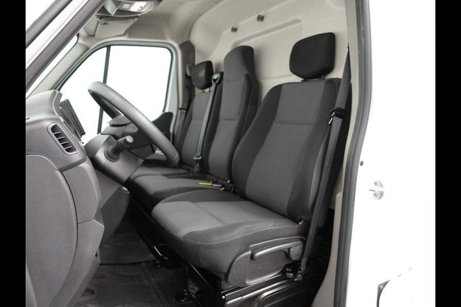 Renault Master T33 2.3 dCi 135PK L2H2 Work Edition Airco Cruise Control Camera Navi PDCA Trekhaak