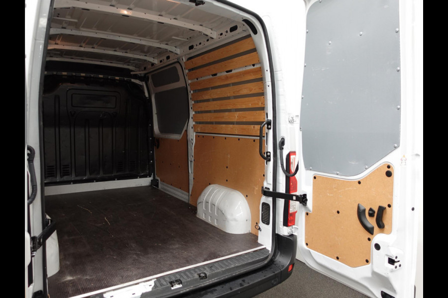 Renault Master T33 2.3 dCi 135PK L2H2 Work Edition Airco Cruise Control Camera Navi PDCA Trekhaak