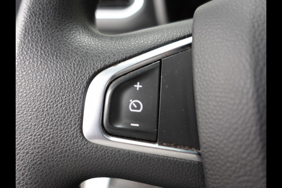 Renault Master T33 2.3 dCi 135PK L2H2 Work Edition Airco Cruise Control Camera Navi PDCA Trekhaak