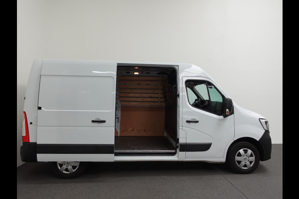 Renault Master T33 2.3 dCi 135PK L2H2 Work Edition Airco Cruise Control Camera Navi PDCA Trekhaak