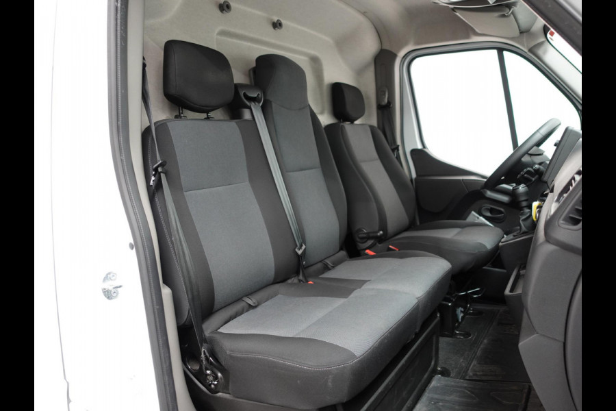 Renault Master T33 2.3 dCi 135PK L2H2 Work Edition Airco Cruise Control Camera Navi PDCA Trekhaak