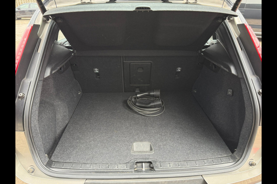 Volvo XC40 1.5 T5 Recharge R-Design NL-auto | Schuif- Kanteldak | H&K | Trekhaak | Stoelverwarming | Memory | Adaptive Cruise