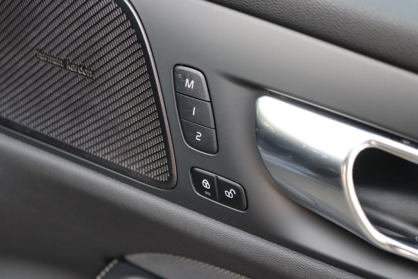 Volvo V60 2.0 T6 Recharge 340PK AWD R-Design Elektr.-trekhaak/Pano-dak/Winter-pack/Memory-stoel/Camera