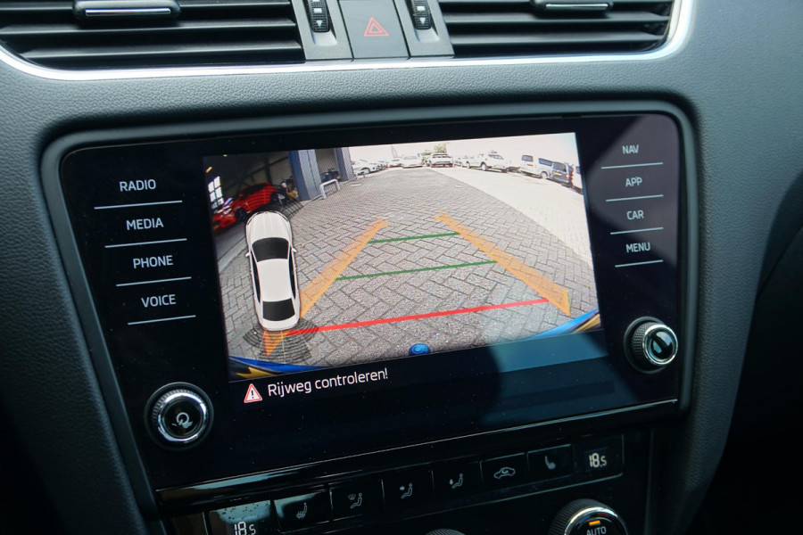 Škoda Octavia 1.5 TSI Greentech Ambition Business Automaat + TREKHAAK / KEYLESS / VOORRUITVERWARMING