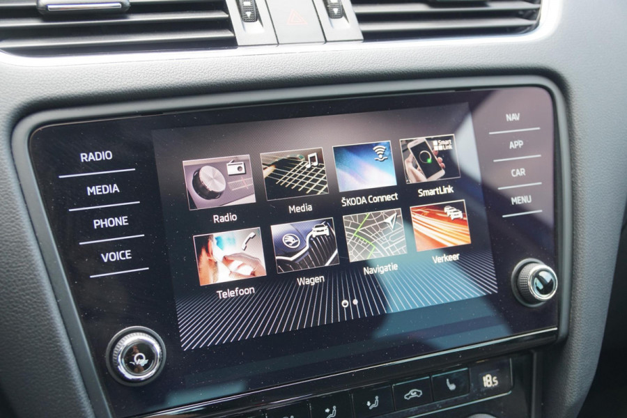 Škoda Octavia 1.5 TSI Greentech Ambition Business Automaat + TREKHAAK / KEYLESS / VOORRUITVERWARMING