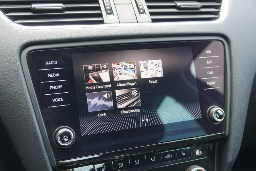 Škoda Octavia 1.5 TSI Greentech Ambition Business Automaat + TREKHAAK / KEYLESS / VOORRUITVERWARMING