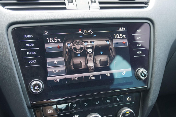 Škoda Octavia 1.5 TSI Greentech Ambition Business Automaat + TREKHAAK / KEYLESS / VOORRUITVERWARMING