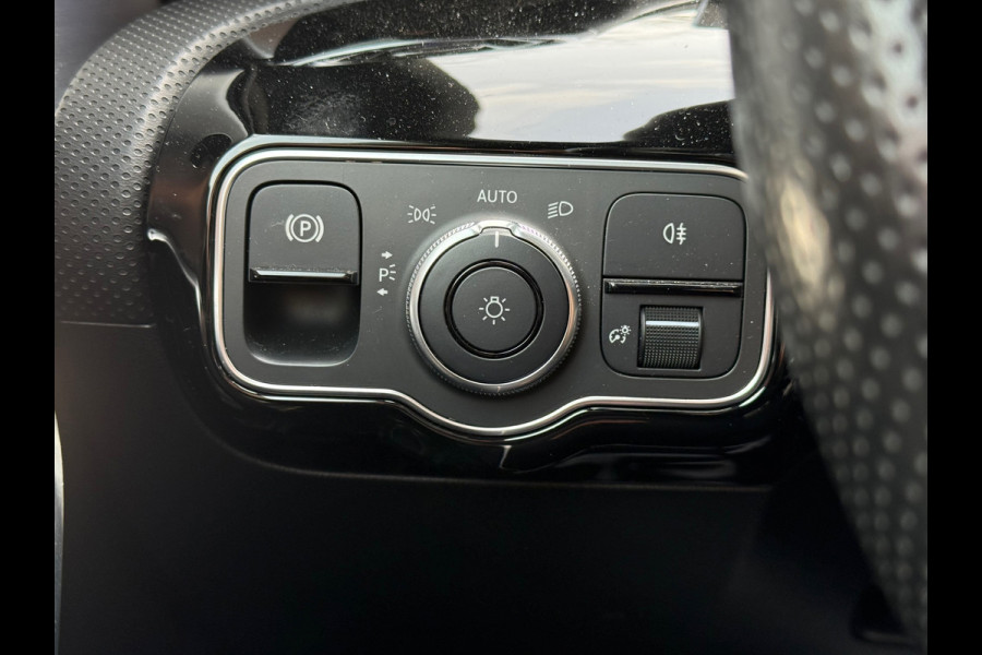 Mercedes-Benz A-Klasse 220 Launch Edition Premium Plus l Aero Pack l Pano l Climate l ACC l IZGST l