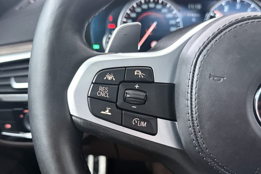 BMW 6 Serie Gran Turismo 630i High Executive (PANORAMADAK, H&K AUDIO, STOELVERWARMING/VERKOELING, STUURVERWARMING, CAMERA)