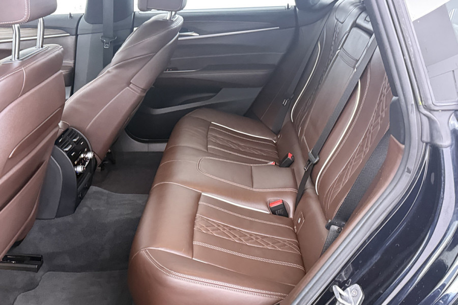 BMW 6 Serie Gran Turismo 630i High Executive (PANORAMADAK, H&K AUDIO, STOELVERWARMING/VERKOELING, STUURVERWARMING, CAMERA)