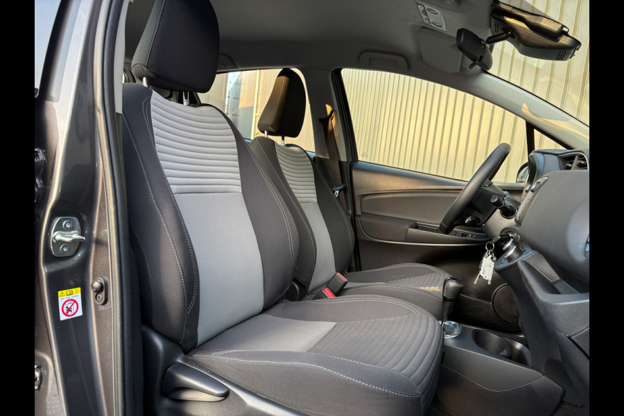 Toyota Yaris 1.5 Hybrid Team D | Stoelverw. | Trekhaak afn. | Lane Assist Prijs Rijklaar!!