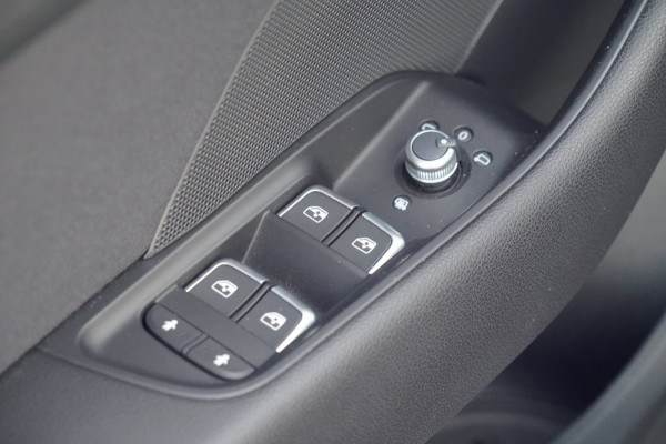 Audi A3 Sportback 1.5 TFSI CoD Sport Lease Edition / NL-Auto / Automaat / Sportstoelen / Navi / Cruise