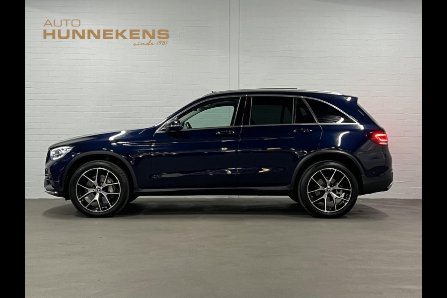 Mercedes-Benz GLC GLC 300e 4MATIC AMG Trekhaak | Adapt. cruise | Open dak | Achteruitrij camera | Stoelverwarming | Carplay | Bliss