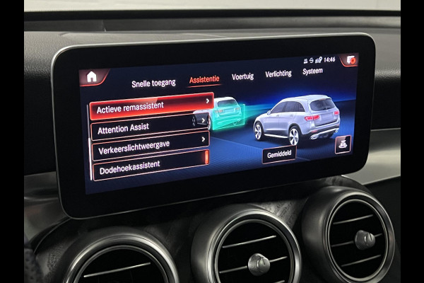 Mercedes-Benz GLC GLC 300e 4MATIC AMG Trekhaak | Adapt. cruise | Open dak | Achteruitrij camera | Stoelverwarming | Carplay | Bliss