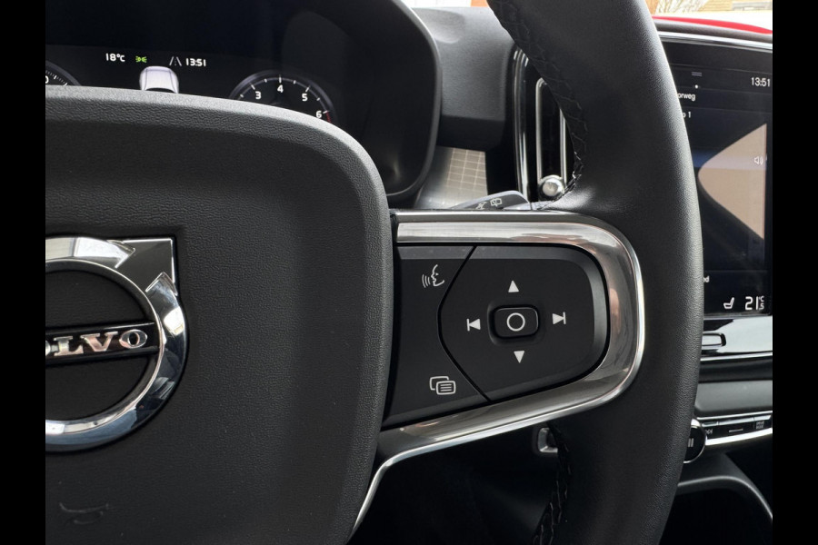 Volvo XC40 1.5 T2 Momentum NL-AUTO | TREKHAAK | STOEL VERWARMING