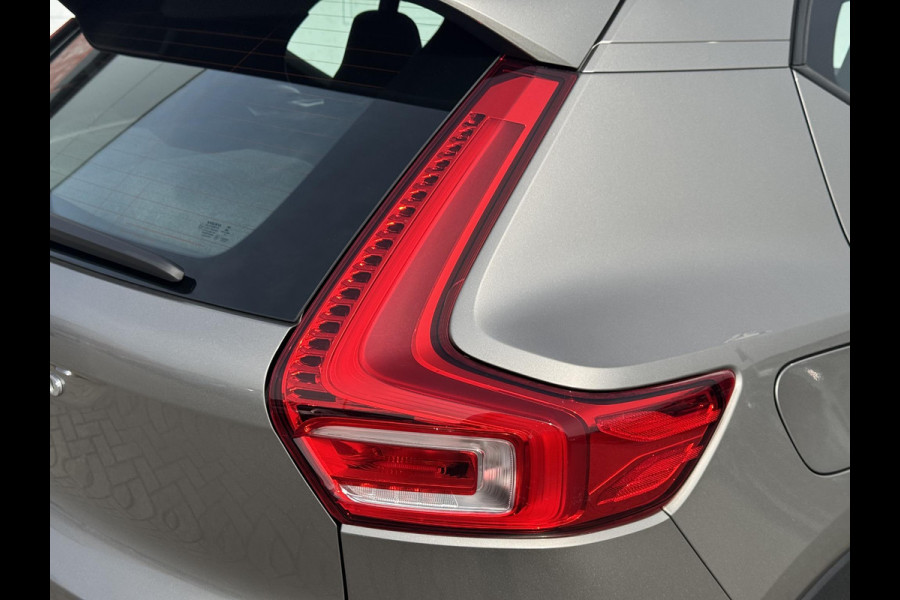 Volvo XC40 1.5 T2 Momentum NL-AUTO | TREKHAAK | STOEL VERWARMING