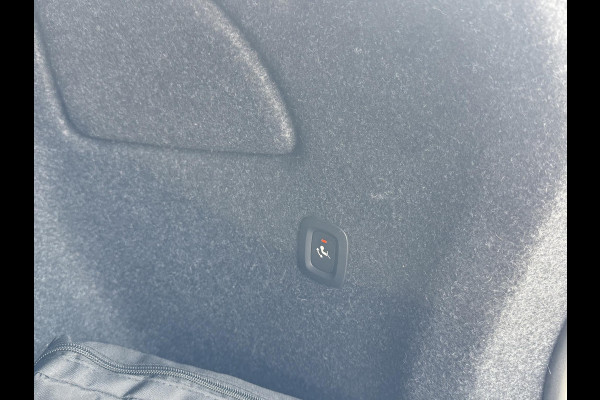 Volvo XC40 1.5 T2 Momentum NL-AUTO | TREKHAAK | STOEL VERWARMING