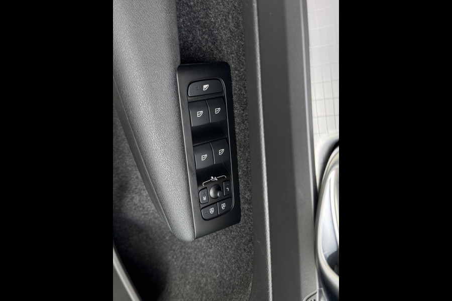 Volvo XC40 1.5 T2 Momentum NL-AUTO | TREKHAAK | STOEL VERWARMING