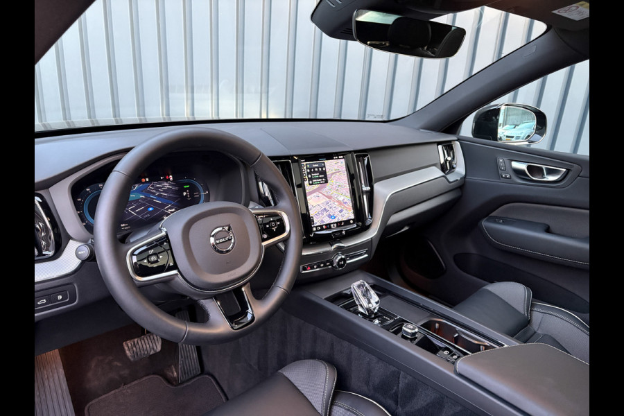 Volvo XC60 2.0 T6 Plug-in hybrid AWD Plus Black Edition | 360 Camera | Harman/Kardon | Trekhaak | Panodak | Dodehoek sensoren | Prijs Rijklaar!!
